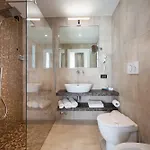 Otel Tritone 3*