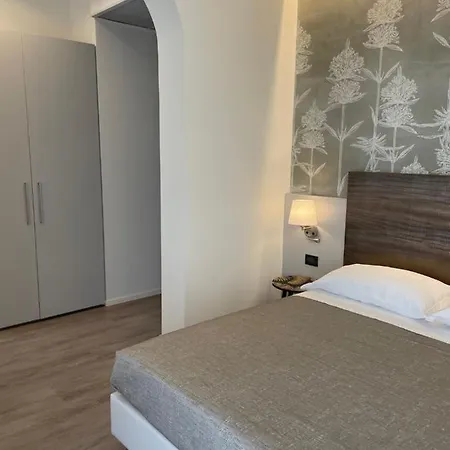 Tritone 3* קאורלה