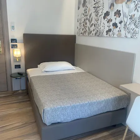 Tritone Hotell