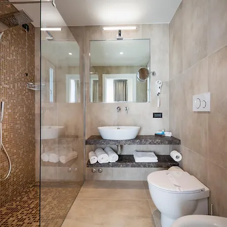 Hotell Tritone 3*