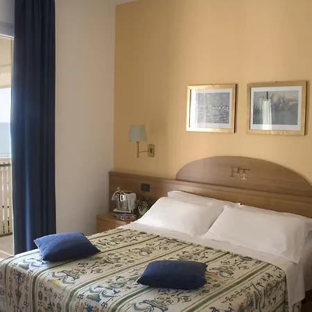 Tritone Hotel 3*