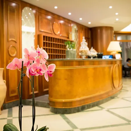 Tritone Hotell 3*