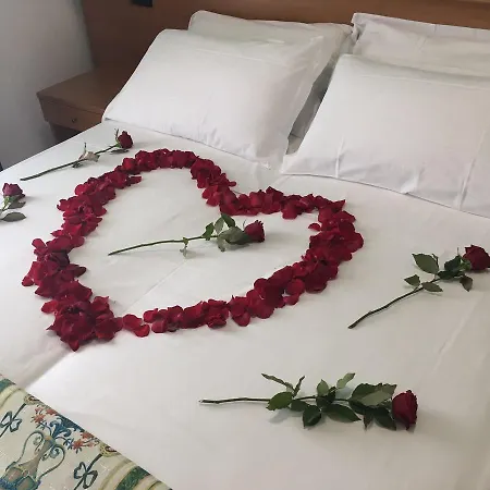 Tritone 3* קאורלה