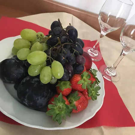 Tritone מלון קאורלה