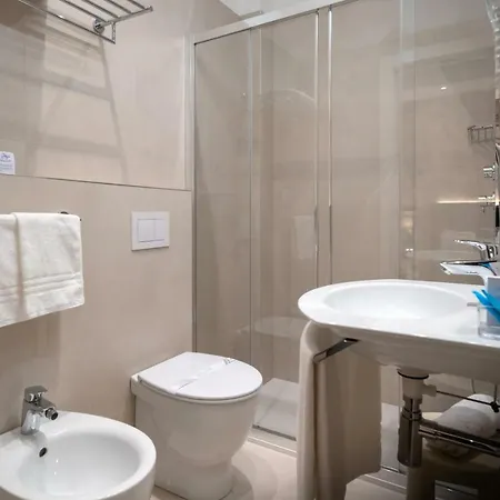 Tritone Hotell